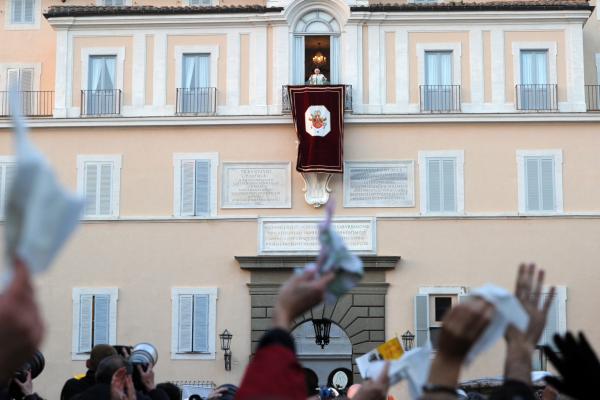 Papa Francisc I critica "exploatarea domestica a copiilor"