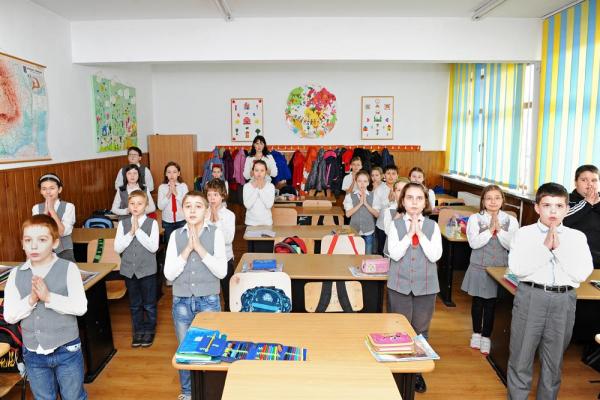 RELIGIA a fost scoasă din şcoli! Cu ce a fost înlocuită materia