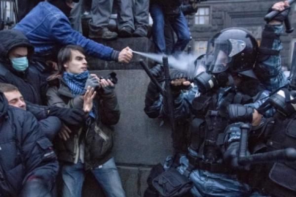 Zeci de persoane, puse sub acuzare pentru uciderea manifestanţilor în Ucraina!