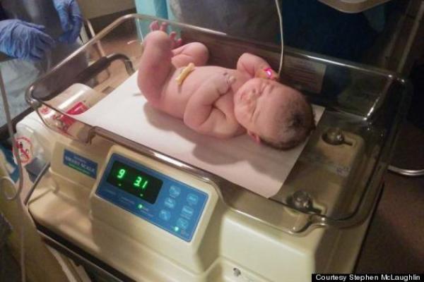 Inedit! Ce se întâmplă când lași internetul să îți boteze copilul