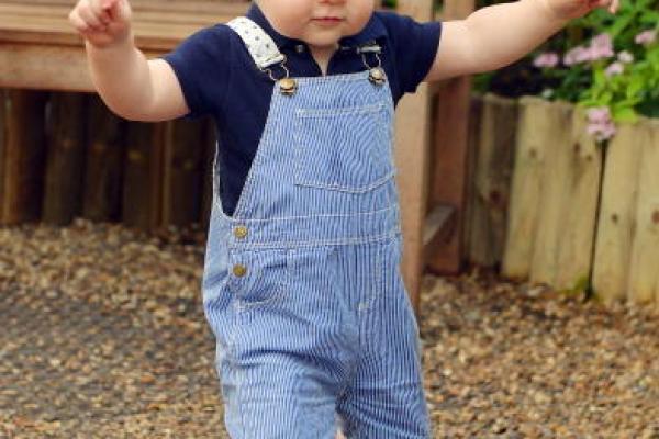 Prinţul George împlineşte un an! Iată cele mai frumoase fotografii cu răsfăţatul Marii Britanii
