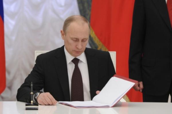 Vladimir Putin: Rusia este pregătită să trimită un „convoi umanitar” în Ucraina