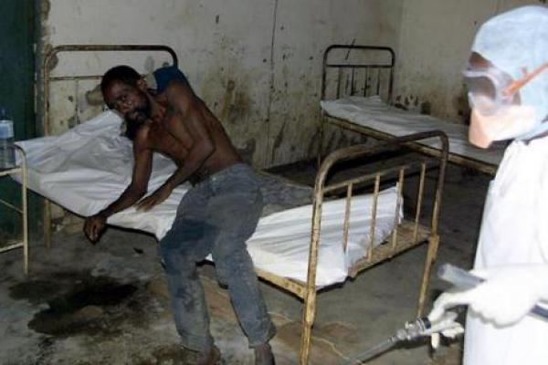 Centru de izolare a bolnavilor de Ebola, atacat de bărbaţi înarmaţi. Bolnavii au fugit
