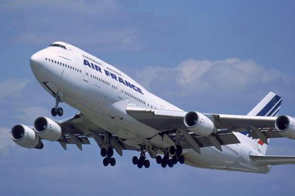 Un avion al Air France care venea la Bucureşti a fost ÎNTORS din drum