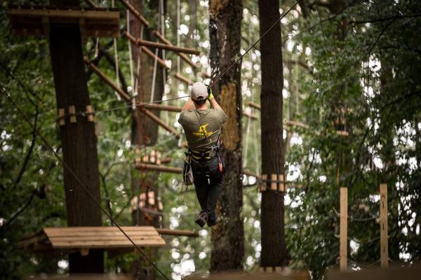 Liber la distracţie! A fost inaugurat cel mai mare parc de aventură din România