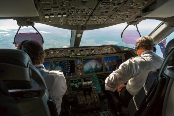 Veste bună pentru piloţi, ingineri de zbor şi stewardese! Iată ce au hotărât deputaţii