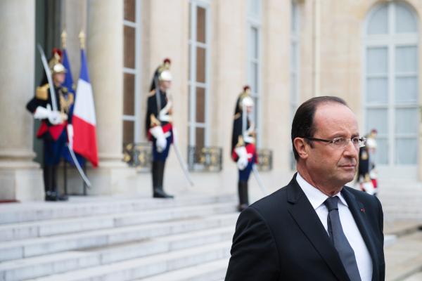 Hollande face apel la un răspuns 'colectiv și ferm' în fața terorismului și denunță masacrele în Nigeria
