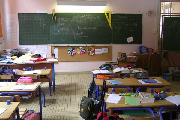 ALERTĂ: Elevii din localitatea unde atacatorii sunt încercuiți de poliție, evacuați din școli