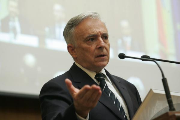 Isărescu: Un acord cu FMI ar fi benefic! Care sunt motivele