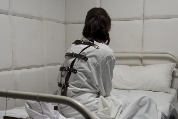 Ce i-a făcut o infirmieră unui bolnav de la Psihiatrie a revoltat o Românie întreagă. „Doamna Papuc” nu a ținut cont de nimic