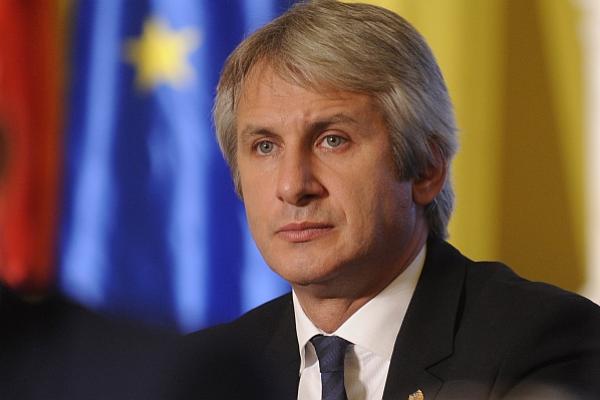 Teodorovici și Nica depun luni jurământul de învestitură