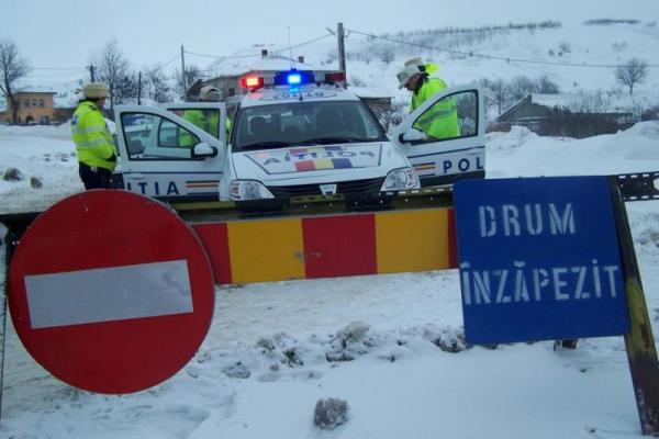 VISCOLUL închide circulaţia în Harghita. Stratul de zăpadă măsoară 50 cm