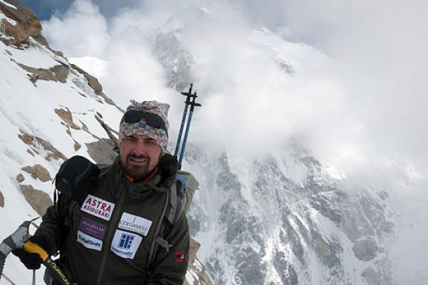 Nou cutremur în Nepal: Alpinistul român Alex Găvan a anunțat că replica a declanșat trei avalanșe