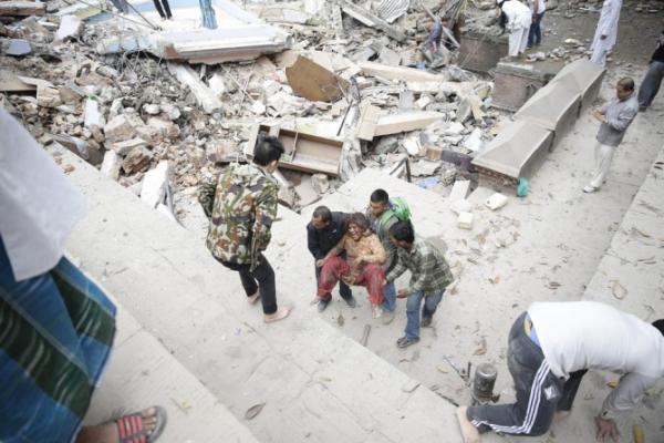 MAE: 19 români, identificați în urma cutremurului din Nepal; aceștia se află în afara oricărui pericol