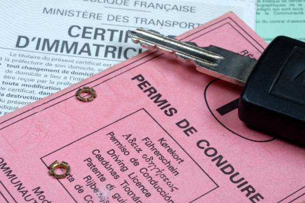 Mare grijă, şoferi! Ce puteţi păţi dacă aveţi permisul suspendat şi nu aţi dat testarea