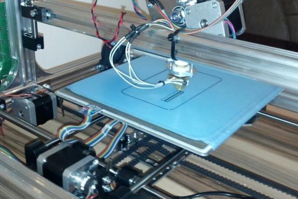 O echipă de tineri ingineri a creat prima imprimantă 3D sută la sută românească