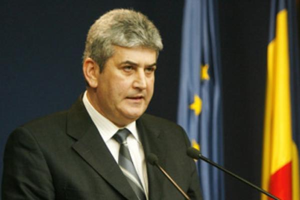 Oprea: Sute de ambulanţe şi echipaje SMURD, pregătite de caniculă