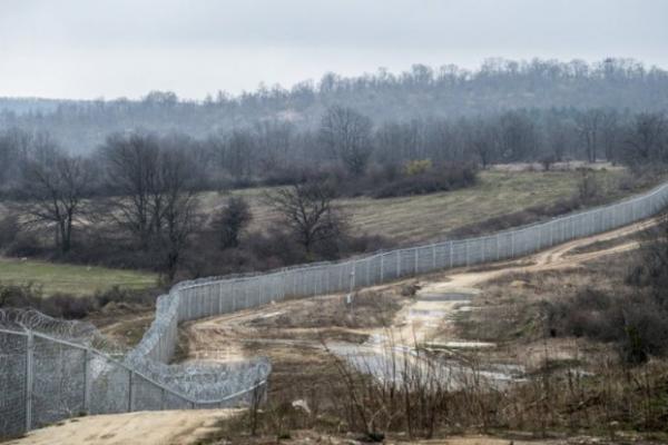 Ungaria: 4.300 de soldați vor ajuta din acest weekend la ridicarea gardului de la frontiera cu Serbia
