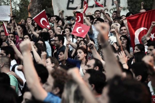 Turcia: Sediul ziarului Hürriyet, din nou atacat de susținători ai lui Erdogan