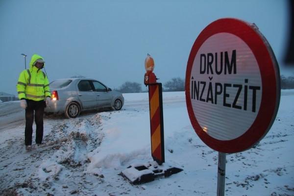 Zeci de persoane, cazate la Primăria Hârșova după ce drumurile au fost închise din cauza ninsorii