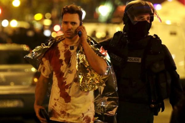 Franţa marchează un an de la atentatele de la Paris. Scrisoarea unui supravieţuitor al masacrului de la Bataclan: “Teroriştii au încercat să mă ucidă. Deşi nu au reuşit să-mi pună capăt zilelor, viaţa mea s-a schimbat pentru totdeauna”