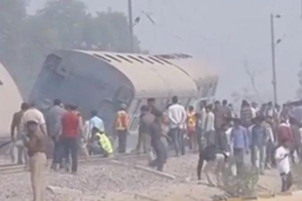 TRAGEDIE FEROVIARĂ în India: Cel puţin 95 de persoane au murit şi peste 150 au fost rănite într-un accident (VIDEO)