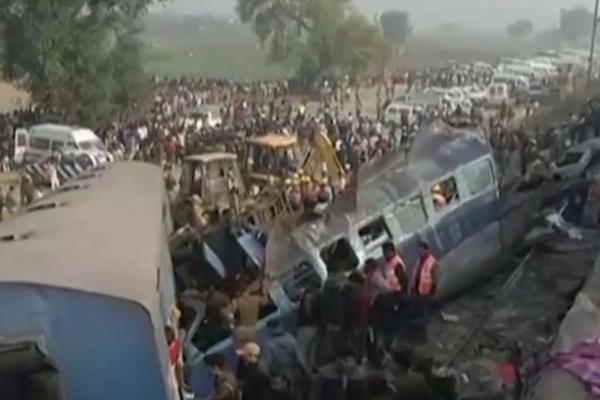 TRAGEDIE FEROVIARĂ în India: Bilanţul accidentului de tren a crescut la 146 de morţi. Operaţiunile de salvare au fost oprite
