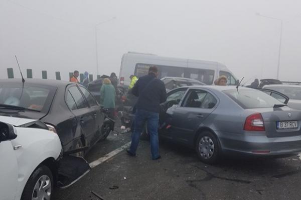 TRAGEDIA de pe Autostrada Soarelui, în imagini ÎNGROZITOARE: 3 morţi, 57 de răniţi, 29 maşini implicate (FOTO)