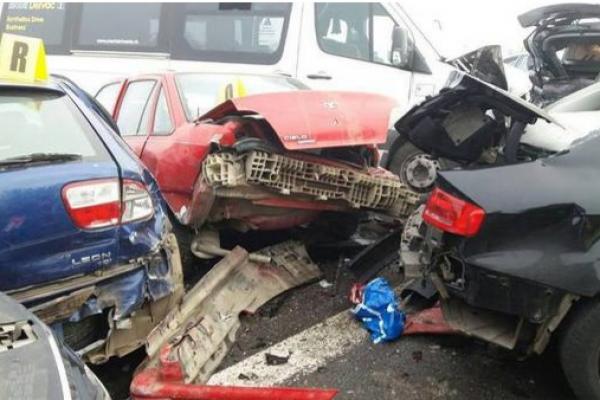Bilanţul celui mai grav accident de când a fost deschisă autostrada A2 a ajuns la 4 morţi. O femeie a murit la Spitalul Floreasca (FOTO + VIDEO)