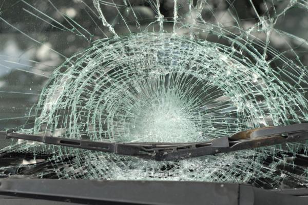ACCIDENT CUMPLIT: Şapte persoane, între care doi copii, rănite după ce trei maşini s-au ciocnit