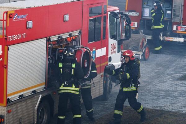 Explozie puternică, în urma unei scurgeri de gaze. Cel puţin o persoană şi-a pierdut viaţa şi alte cinci au fost date disparate. Imagini de la faţa locului