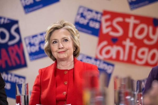ALEGERI SUA. Hillary Clinton a câştigat alegerile în prima localitate care a votat în SUA