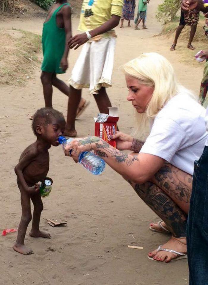 Există SPERANŢĂ! Povestea impresionantă a băieţelului lăsat să moară de foame deoarece părinţii îl credeau"vrăjitor" (GALERIE FOTO)