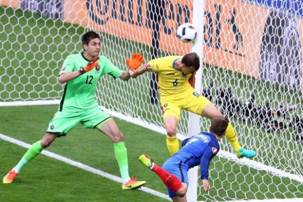 EURO-2016: Gestul incredibil făcut de jucătorii francezi după meciul cu România (FOTO)