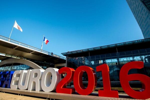EURO 2016: UEFA avertizează Rusia cu descalificarea