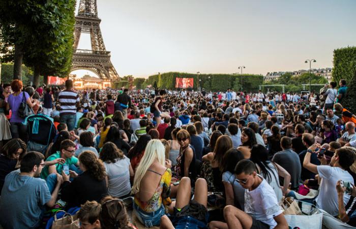 14 iulie, Ziua naţională a Franţei. Francois Hollande dă startul festivităților de pe Champs-Elysees (GALERIE FOTO)