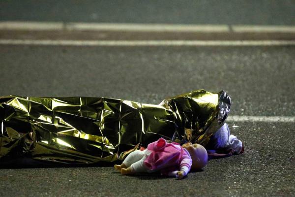 Gest ŞOCANT făcut de “avocatul” ucigaşului de la Nisa. Presa franceză nu l-a iertat deloc