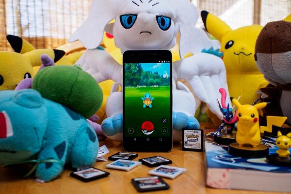 Pokemon Go, şi în biserică! Un grup de tineri a căutat pokemoni în curtea bisericii. Ce a urmat a pus pe jar preotul