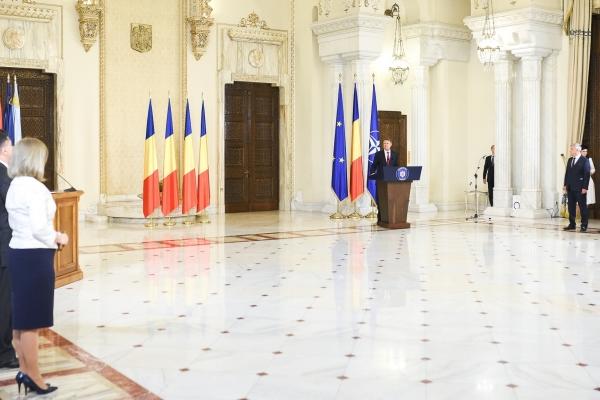 BREAKING NEWS: Noii miniştri ai Educaţiei, Transporturilor şi pentru Diaspora au depus jurământul. Mesajul lui Iohannis: Arătaţi Diasporei că ne pasă, mişcaţi lucrurile în infrastructură, aveţi grijă de România educată