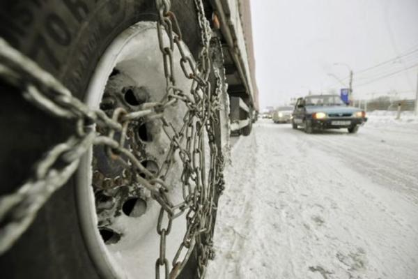 Situaţie GRAVĂ în Constanţa: 40 de autovehicule au rămas blocate pe drumuri judeţene