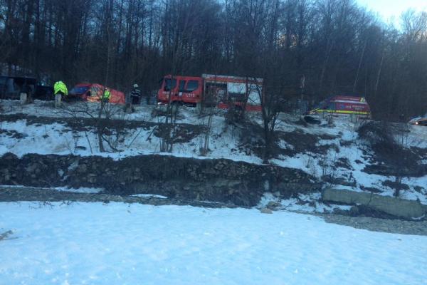 BREAKING NEWS Accident grav în Neamţ. Un mort şi şase răniţi, după ce două autovehicule s-au ciocnit frontal