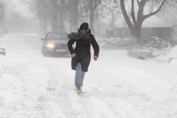 ANM a emis o ALERTĂ METEO de VISCOL și zăpadă spulberată. E cod galben de GER în toată țara