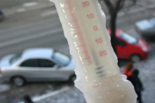 Aceasta va fi CEA MAI GEROASĂ noapte de la debutul iernii. În București vor fi MINUS 23 DE GRADE