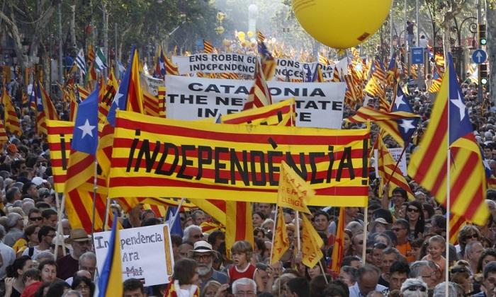 Referendumul din Catalonia: Sute de RĂNIŢI, după ce poliția spaniolă a intervenit în forță pentru a împiedica votul. Incidente în serie la mai multe secții de vot