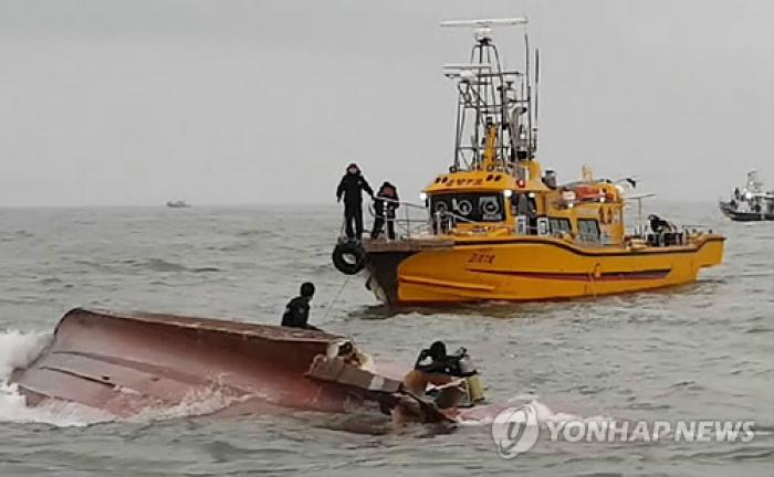 Tragedie pe mare, în această dimineaţă! Sunt zeci de morţi şi răniţi, după ce un vas de pescuit s-a ciocnit cu un petrolier (Video)