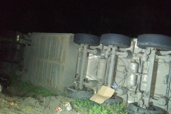 Un băieţel de 10 ani şi mama lui au pierit într-un accident teribil, în Prahova. Mașina lor a fost strivită de camion de 20 de tone