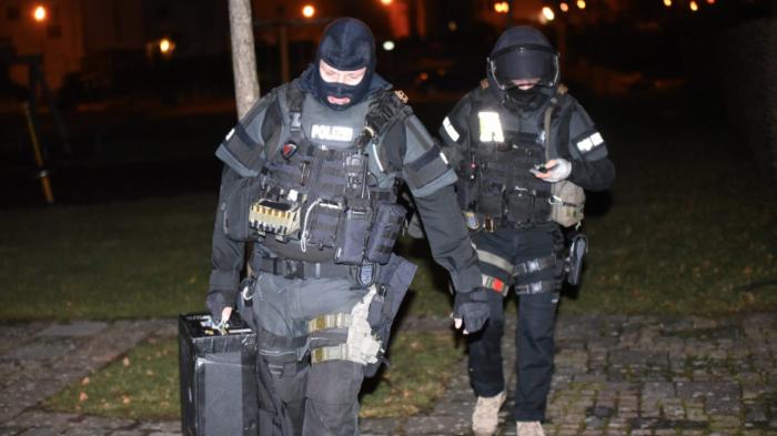Operaţiune anti-tero uriaşă în Germania: 54 DE RAIDURI. Vizată e o celulă de simpatizanţi ISIS care pregătea un ATENTAT (GALERIE FOTO)