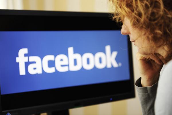 Facebook te ajută să-ţi găseşti un loc de muncă! Ce opţiuni noi are reţeaua de socializare
