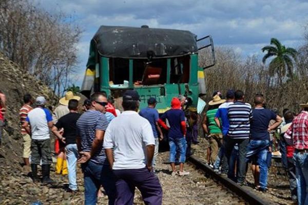 IMAGINI DRAMATICE! 6 oameni au murit şi 40 au fost răniţi în urma unui accident feroviar (VIDEO)