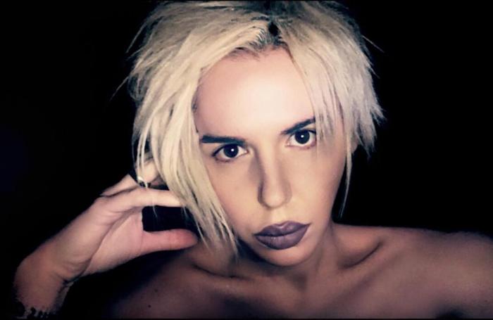 Un tânăr a apelat de 90 DE ORI la estetician pentru a semăna leit cu Britney Spears. Acum e DEPENDENT de botox (VIDEO)